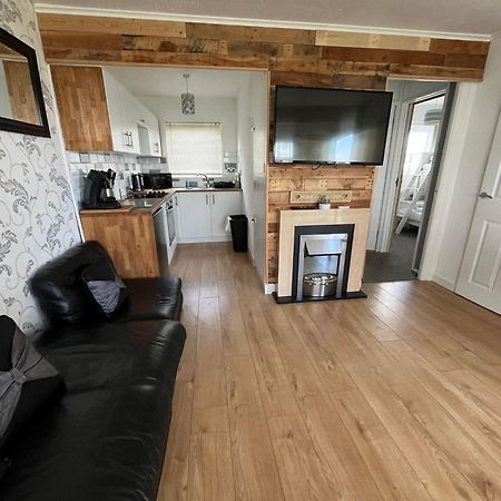 Signature, Scratby - Two Bed Chalet, Sleeps 7, Free Wi-Fi, Bed Linen And Towels Included, Pets Welcome And Onsite Entertainment Available المظهر الخارجي الصورة