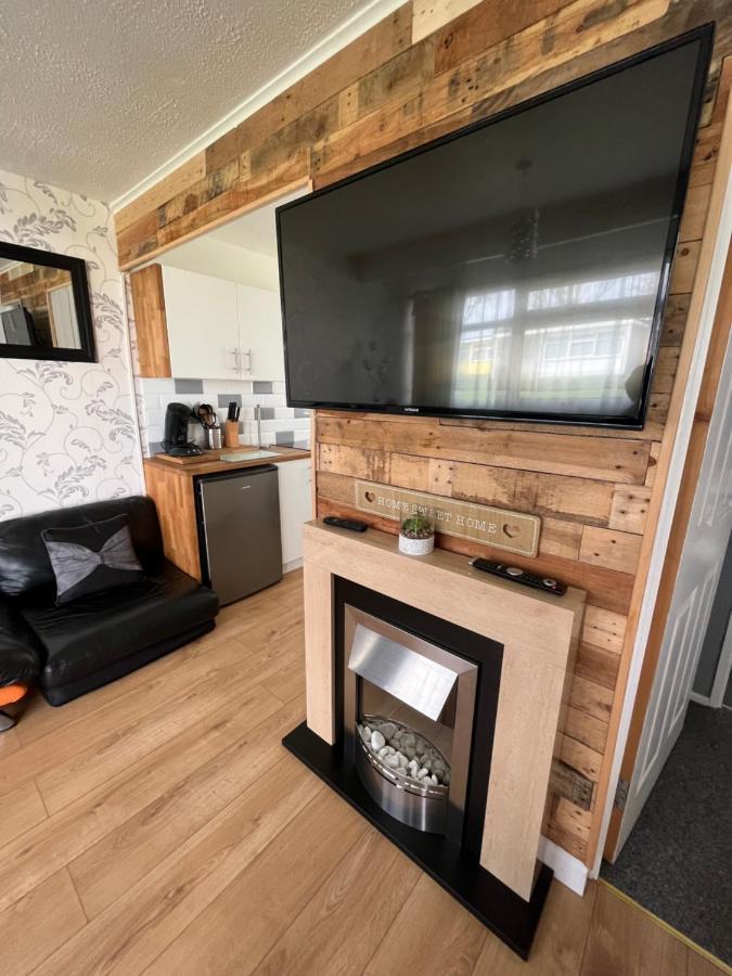 Signature, Scratby - Two Bed Chalet, Sleeps 7, Free Wi-Fi, Bed Linen And Towels Included, Pets Welcome And Onsite Entertainment Available المظهر الخارجي الصورة