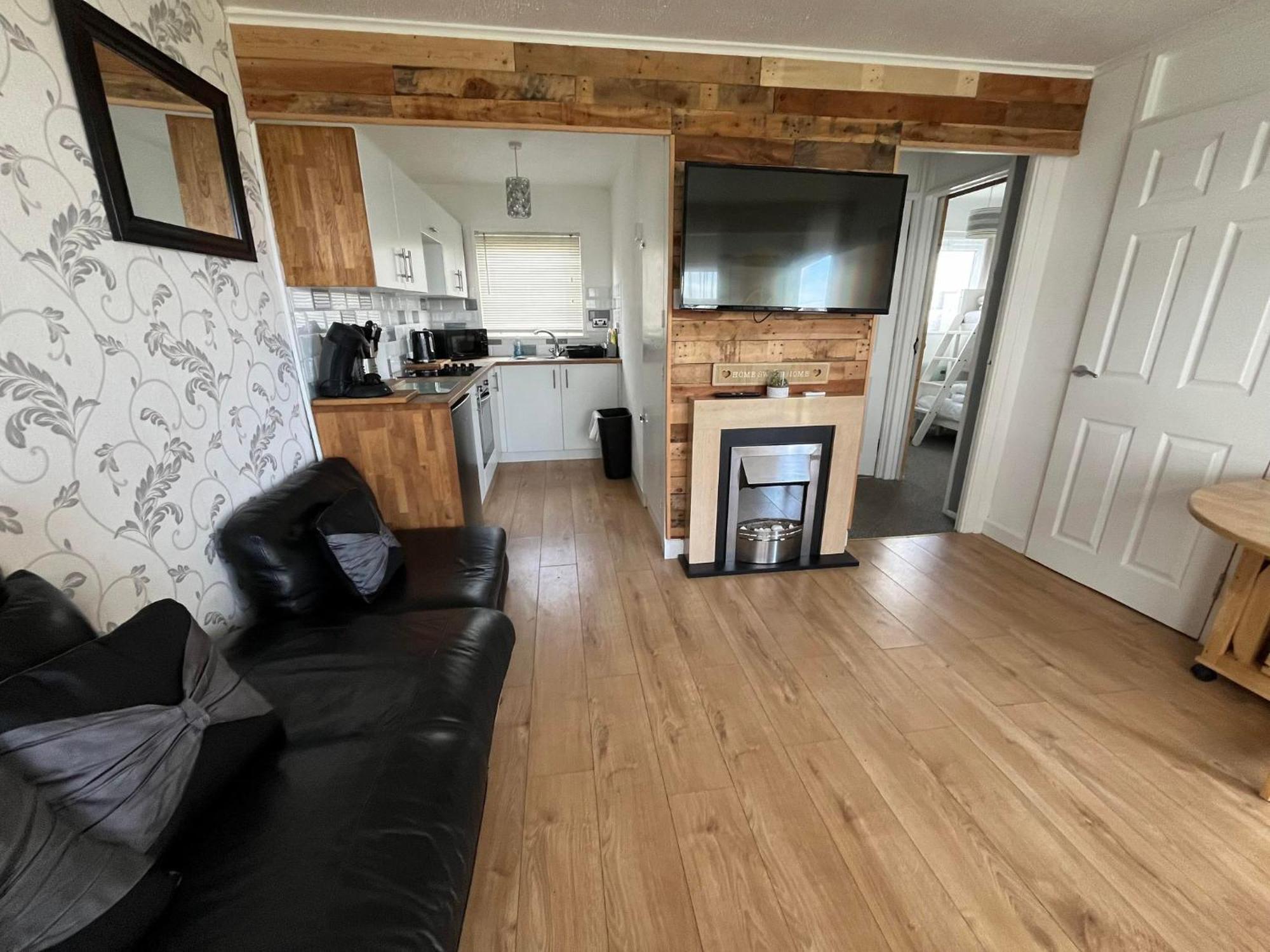 Signature, Scratby - Two Bed Chalet, Sleeps 7, Free Wi-Fi, Bed Linen And Towels Included, Pets Welcome And Onsite Entertainment Available المظهر الخارجي الصورة