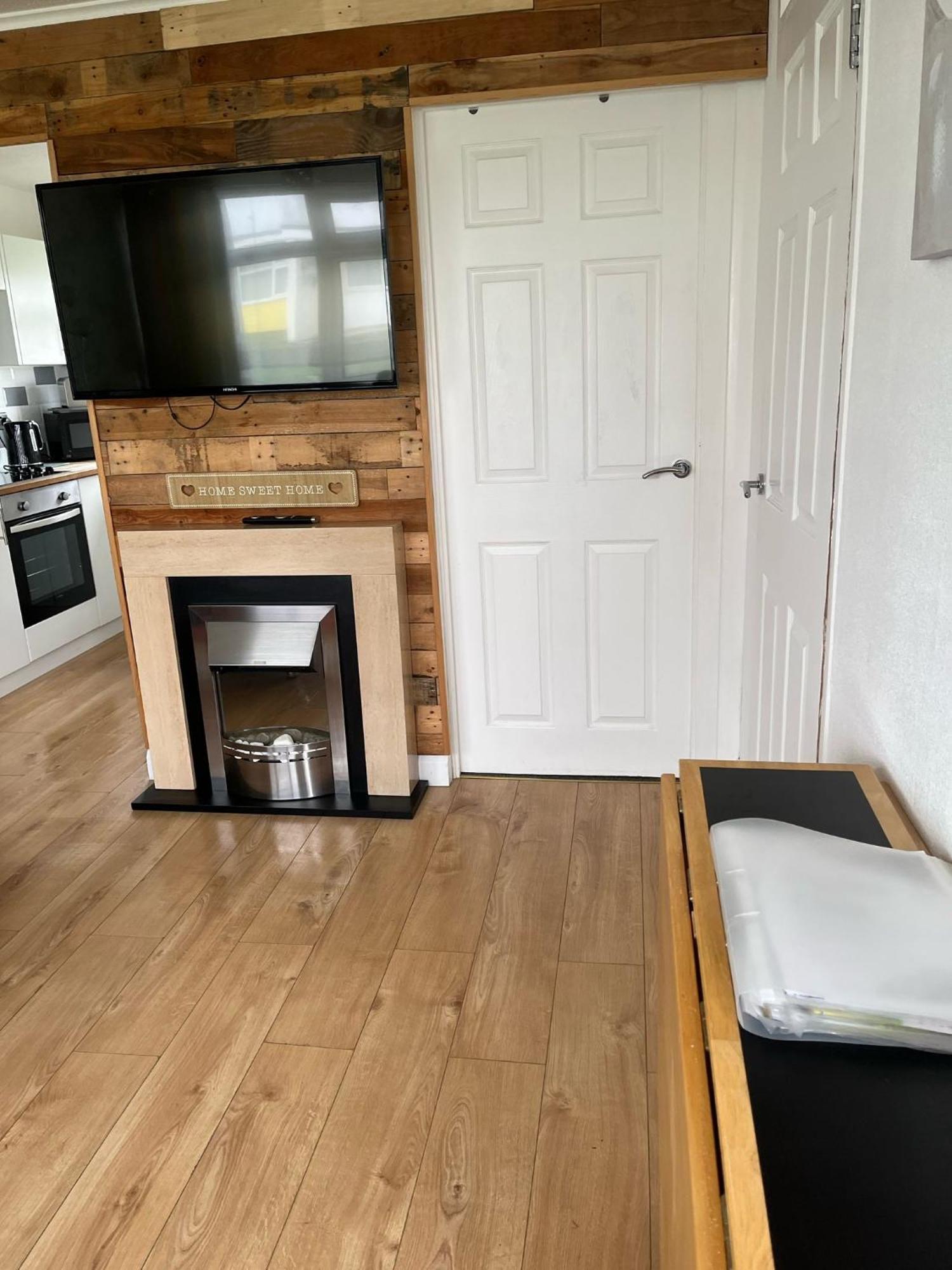 Signature, Scratby - Two Bed Chalet, Sleeps 7, Free Wi-Fi, Bed Linen And Towels Included, Pets Welcome And Onsite Entertainment Available المظهر الخارجي الصورة