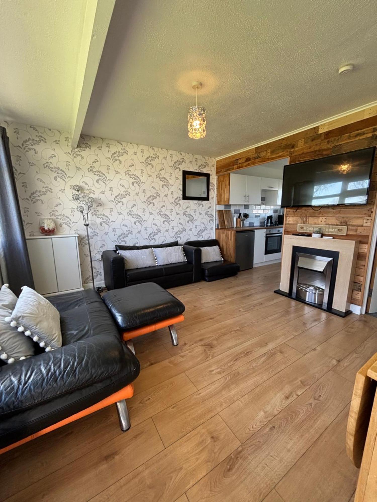 Signature, Scratby - Two Bed Chalet, Sleeps 7, Free Wi-Fi, Bed Linen And Towels Included, Pets Welcome And Onsite Entertainment Available المظهر الخارجي الصورة